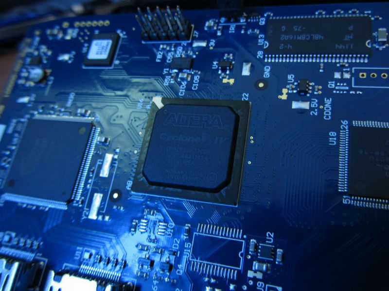 Диаграмма различий в обработке данных на FPGA и программной платформе