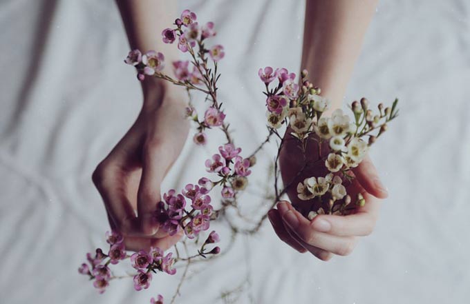 Алгоритм выбора символического предмета: схема с 5 этапами, включая определение системы персонажей, введение противоположных символов и их постепенное видоизменение