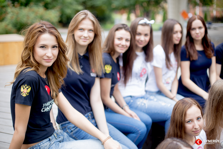 Иллюстрация доступных экономических специальностей в колледже