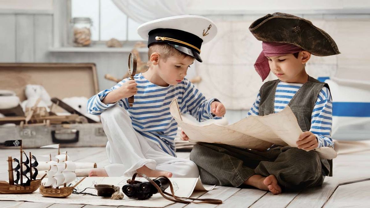 Группа детей за кооперативной настольной игрой, иллюстрирующая совместное взаимодействие