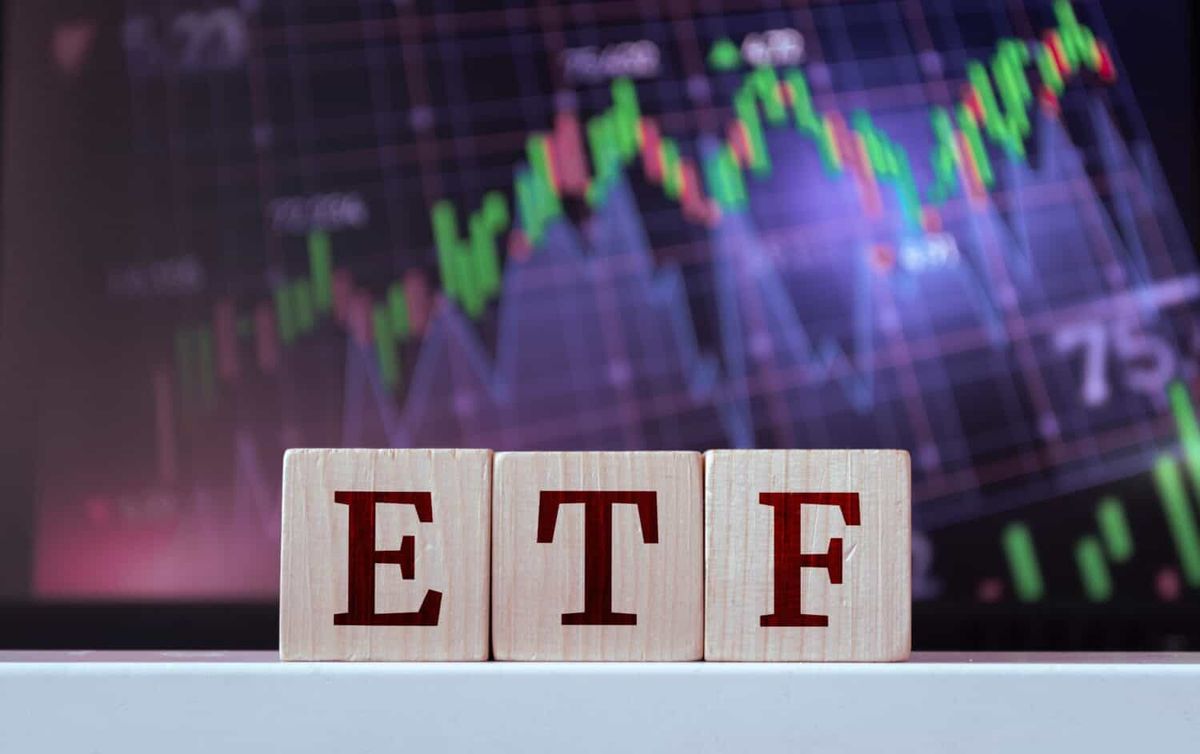 Деревянные блоки с буквами ETF