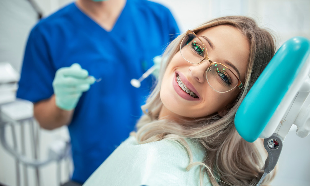 Схема типов крепления эластиков V-образное и коробчатое на брекетах