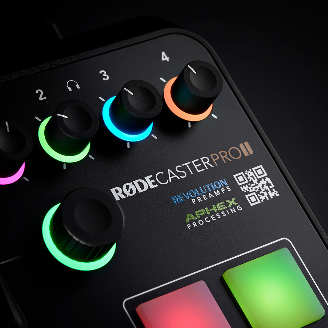 RØDECaster Pro II на черном фоне